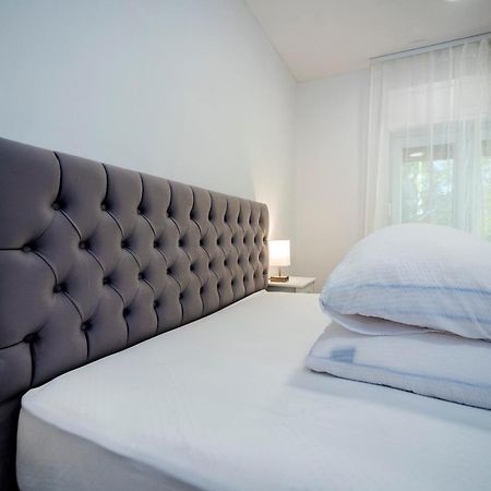 M&M Pelivan Apartments Solin Exterior photo
