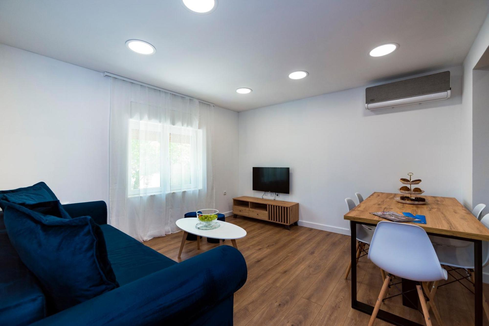 M&M Pelivan Apartments Solin Exterior photo