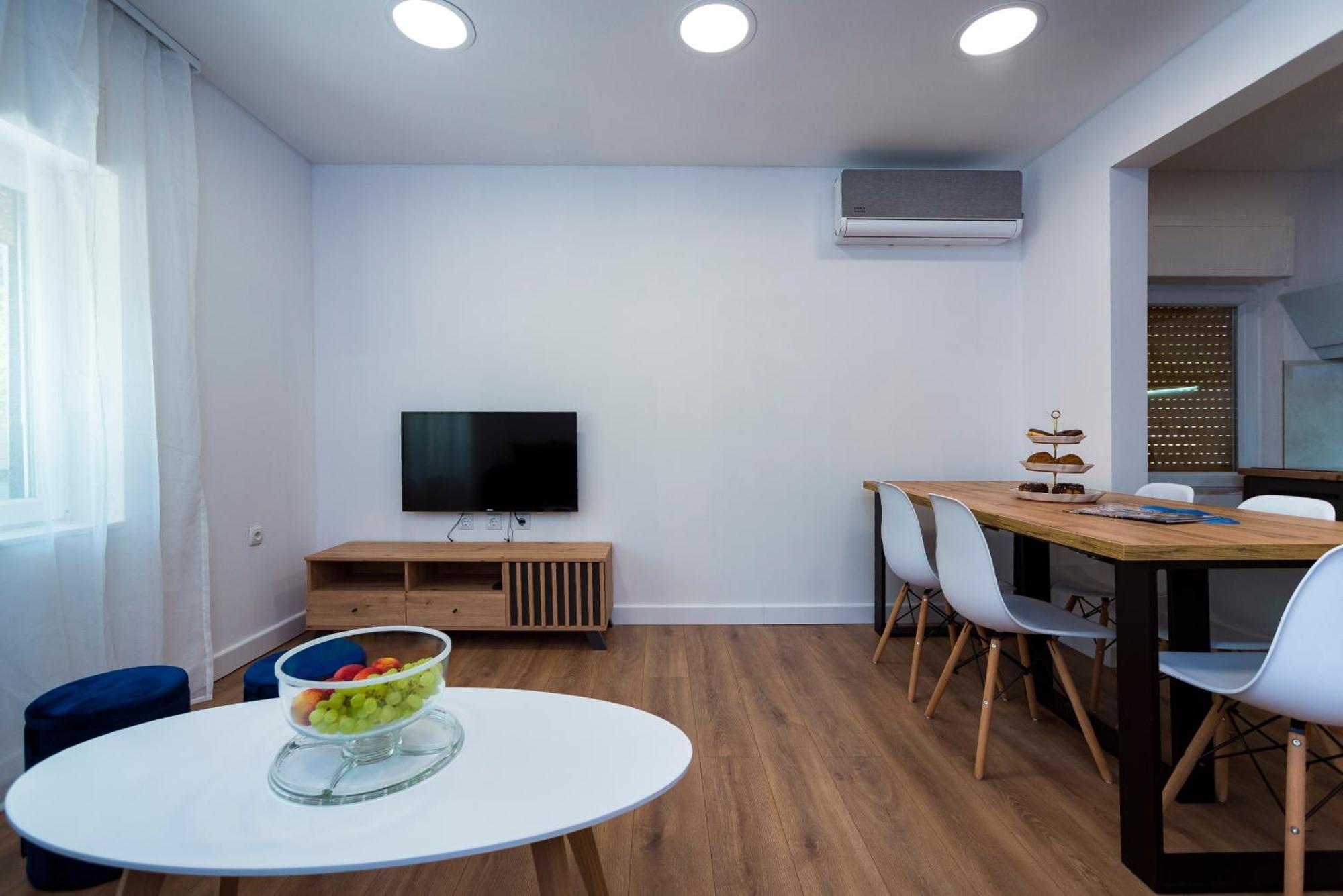 M&M Pelivan Apartments Solin Exterior photo