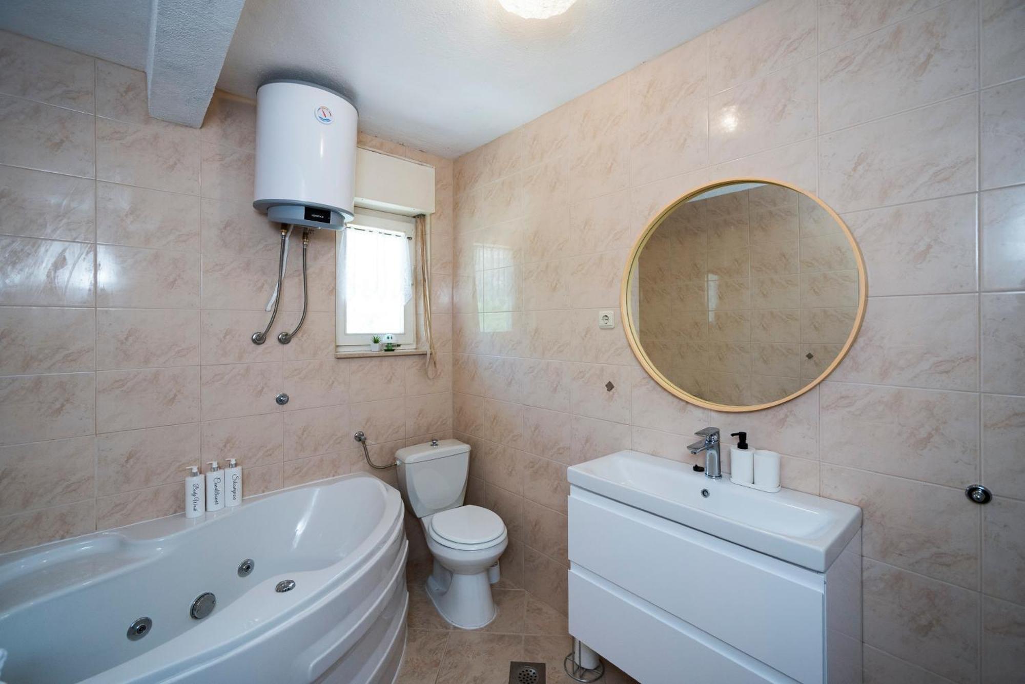 M&M Pelivan Apartments Solin Exterior photo